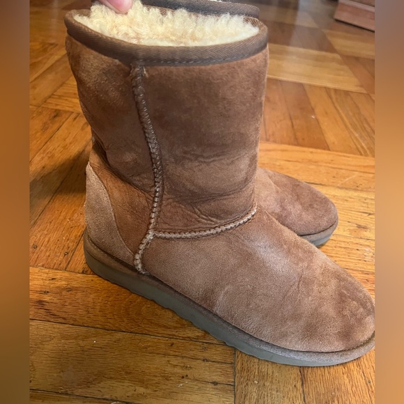 UGG Women’s Classic Short II Boots - Picture 3 of 9